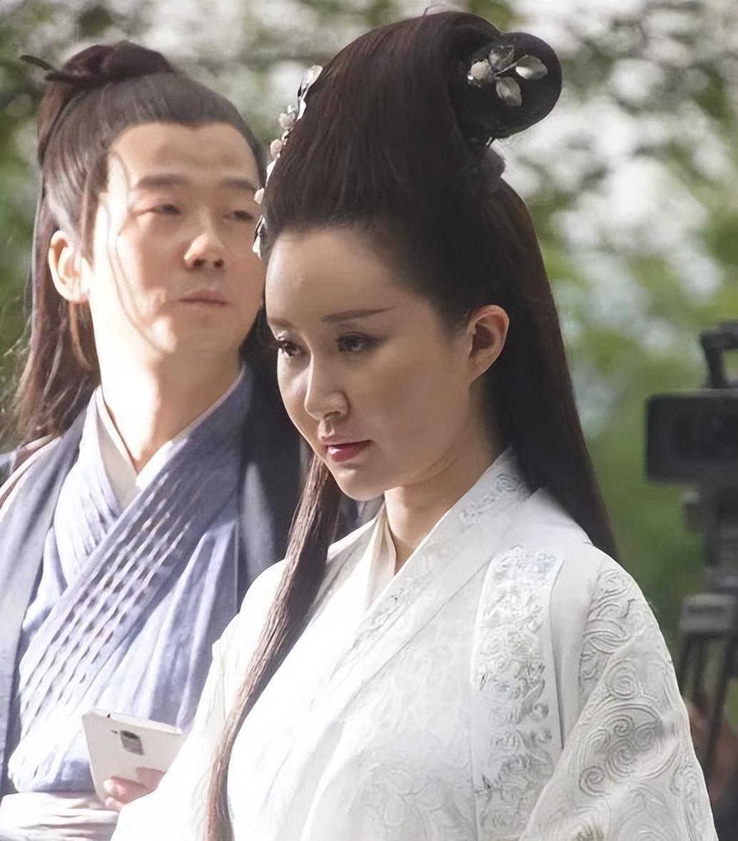 14岁时"初恋"给了释小龙,全网禁止她整容,如今28岁长成了这样_杨丽晓