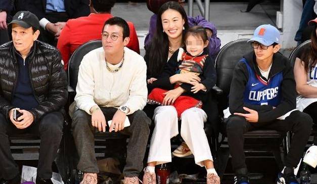 秦舒培放着华谊老板娘不做,甘心为摄影师生女,爱情就这么不讲理_赵磊