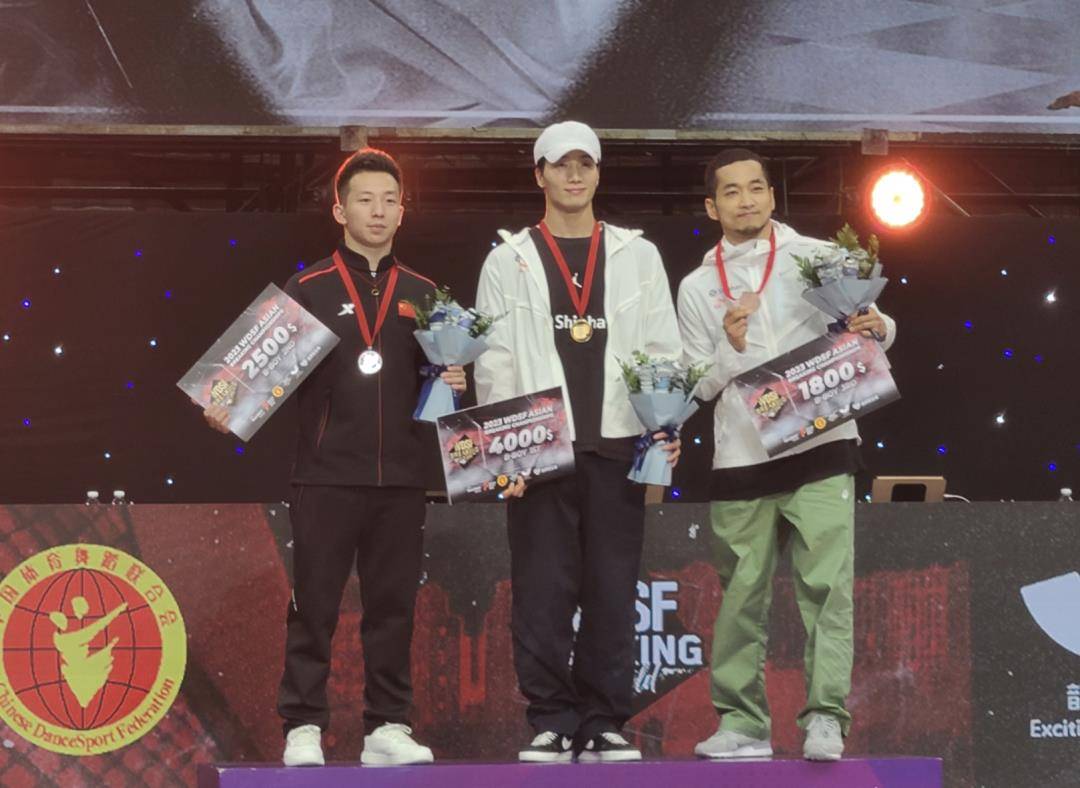 男子决赛环节,商小宇面对的是国外传奇bboy wing,尽管对手实力强劲,但