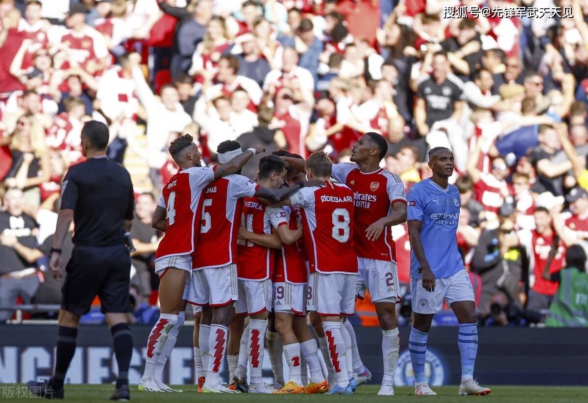 基于所处立场,观察角度差异,就会导致结论大相径庭;其中,数量庞大球迷