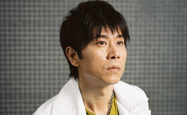 从小就与音乐结缘的伍思凯,音乐事业很成功,受到人们的关注