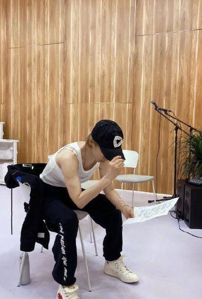 48岁宁静身材真的一绝,健康匀称,性感的线条太辣了_妈妈_孩子_因为