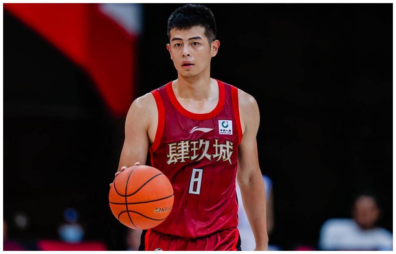 伤势尚未恢复,而吴嘉豪和欣宁在之前的热身赛中也没有获得太多机会