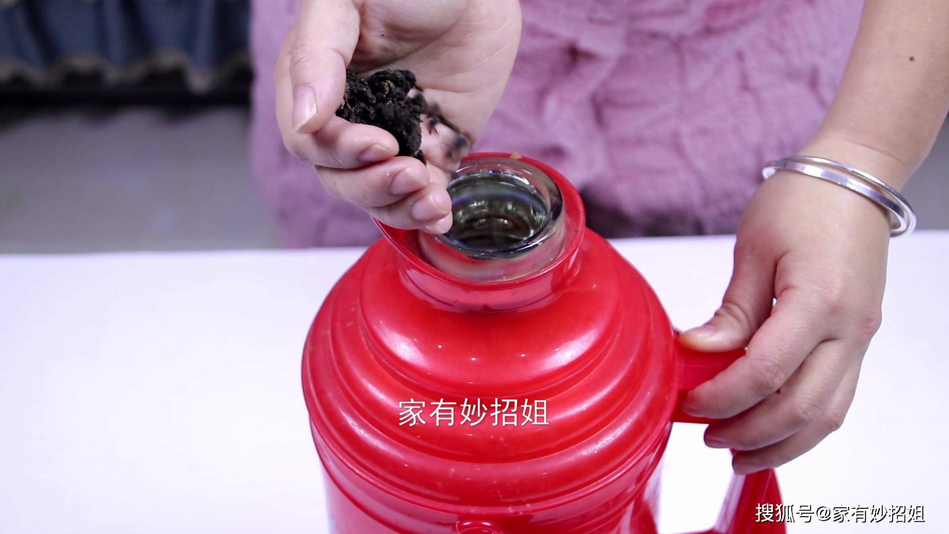 暖瓶里水垢难去除?