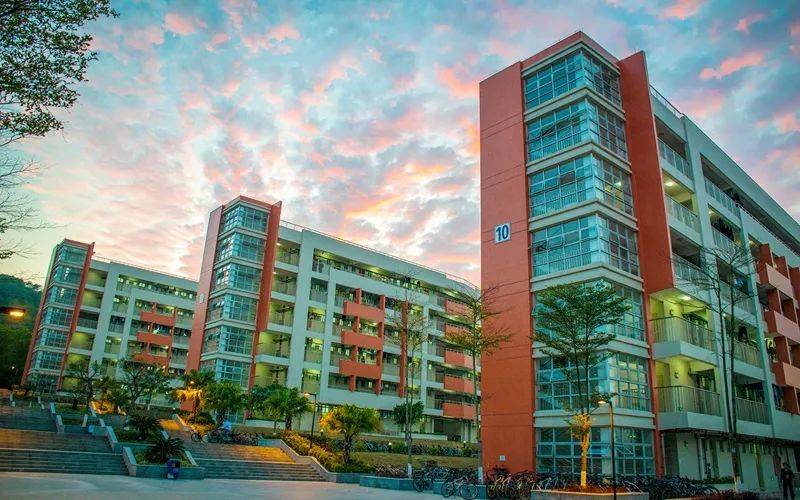 是一所以伟大的爱国主义者廖仲恺先生名字命名,以现代农业科学为特色