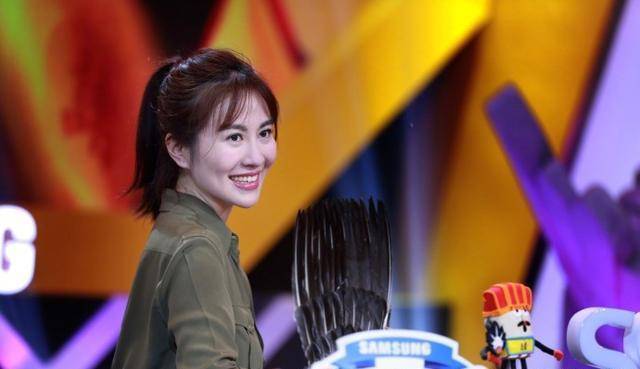 叶璇晒出的图片来看,这辆房车浓浓的欧洲风非常豪华,主要有客厅,厨房