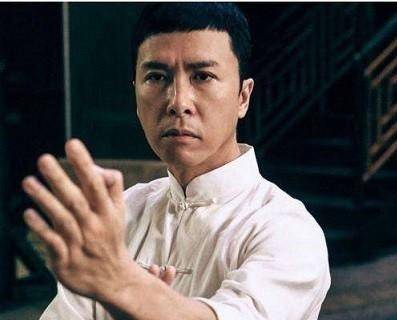 出生武术世家,自幼随母习武,57岁主演《叶问4》仍大受欢迎_甄子丹