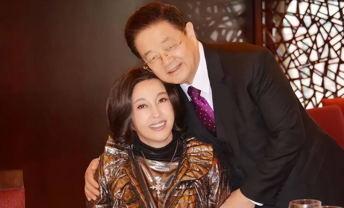 刘晓庆分手32年后,和前夫陈国军生活,一个天上一个地下_姜文_事业