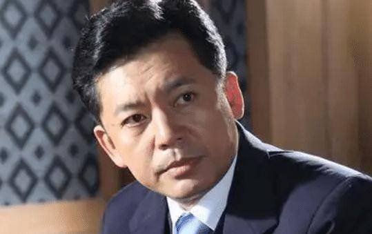 17年前演赵刚风靡一时,17年后挤地铁无人认识,现状令人惋惜_何政军