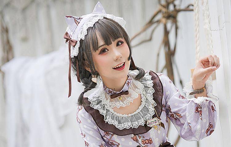 接下来绵绵要分享的第二个发型,就是能够彰显女性优雅气质的盘发.