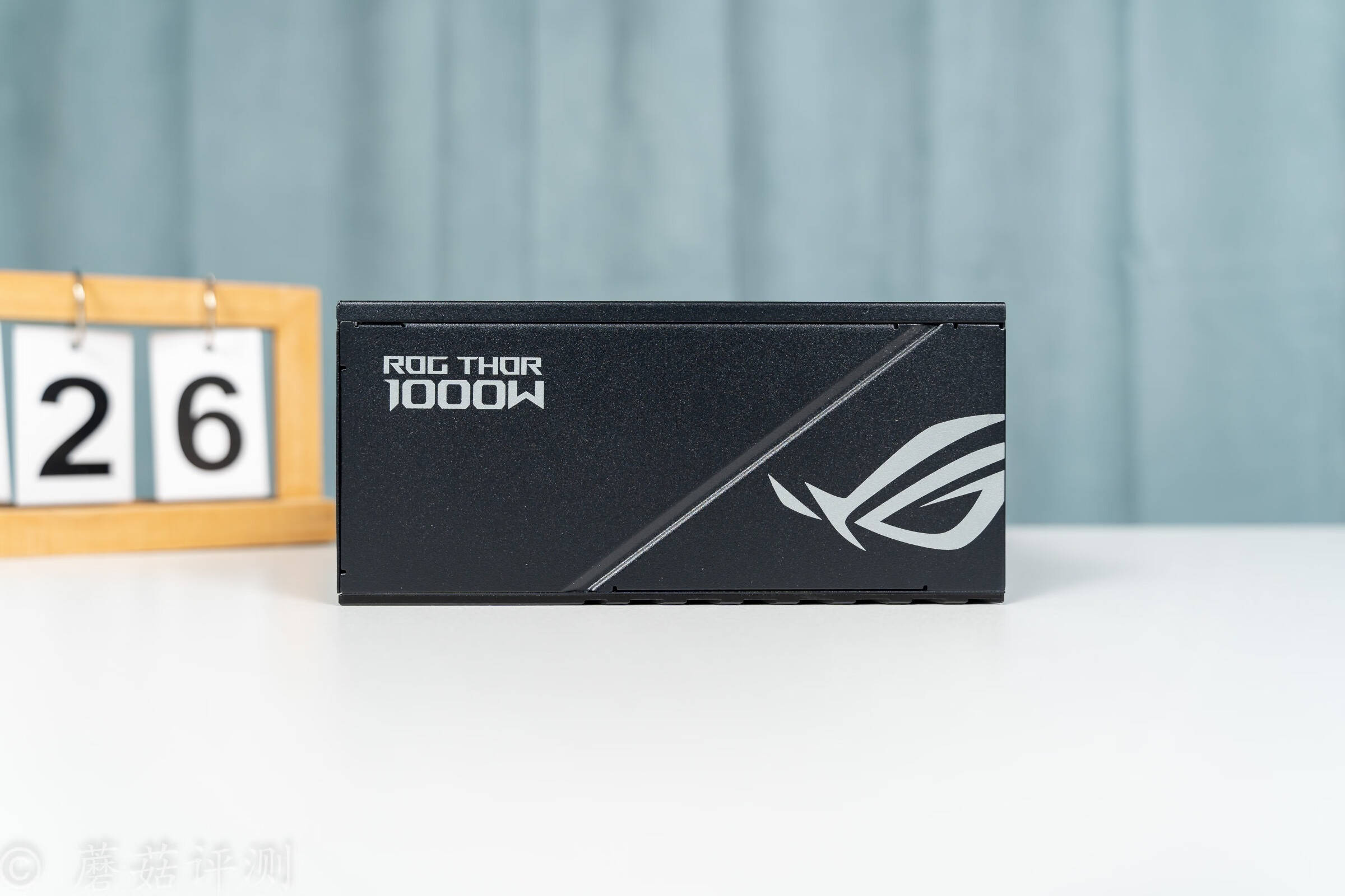 品质优秀,功能强大,预算充足的选择,华硕rog雷神二代1000w白金模组