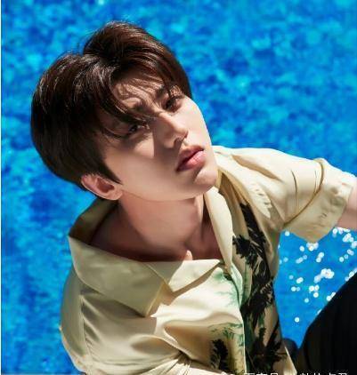 蔡徐坤工作室出面澄清,蔡徐坤跟富二代女粉丝没关系_年轻人_父母_明星