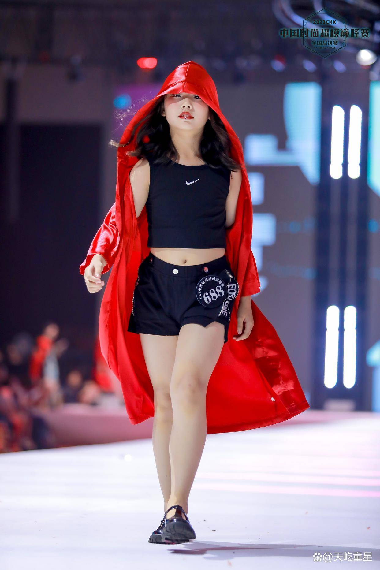 李璐瑶 来自搜狐网