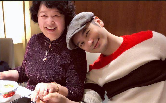 黄晓明母亲张素霞:劝阻过儿子和杨颖分手,孙子现在是她