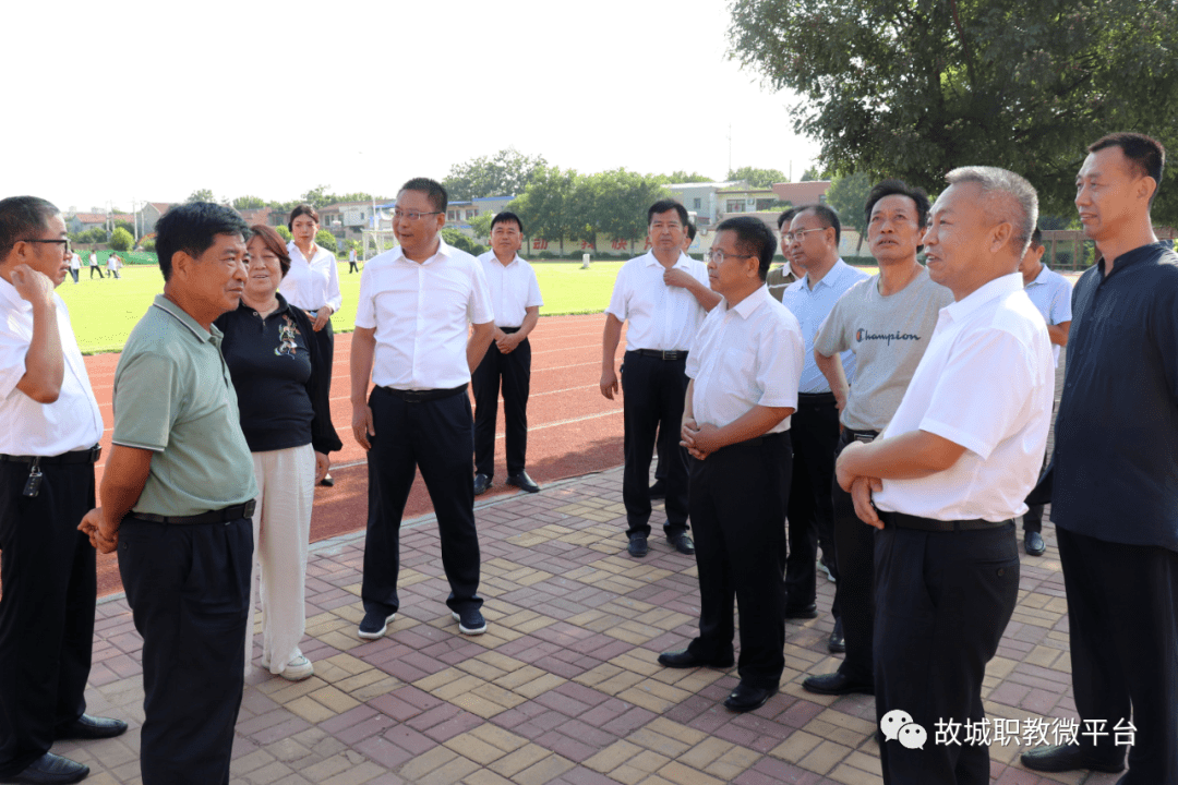 国家园林城市创建专家到故城县职教中心视察指导工作