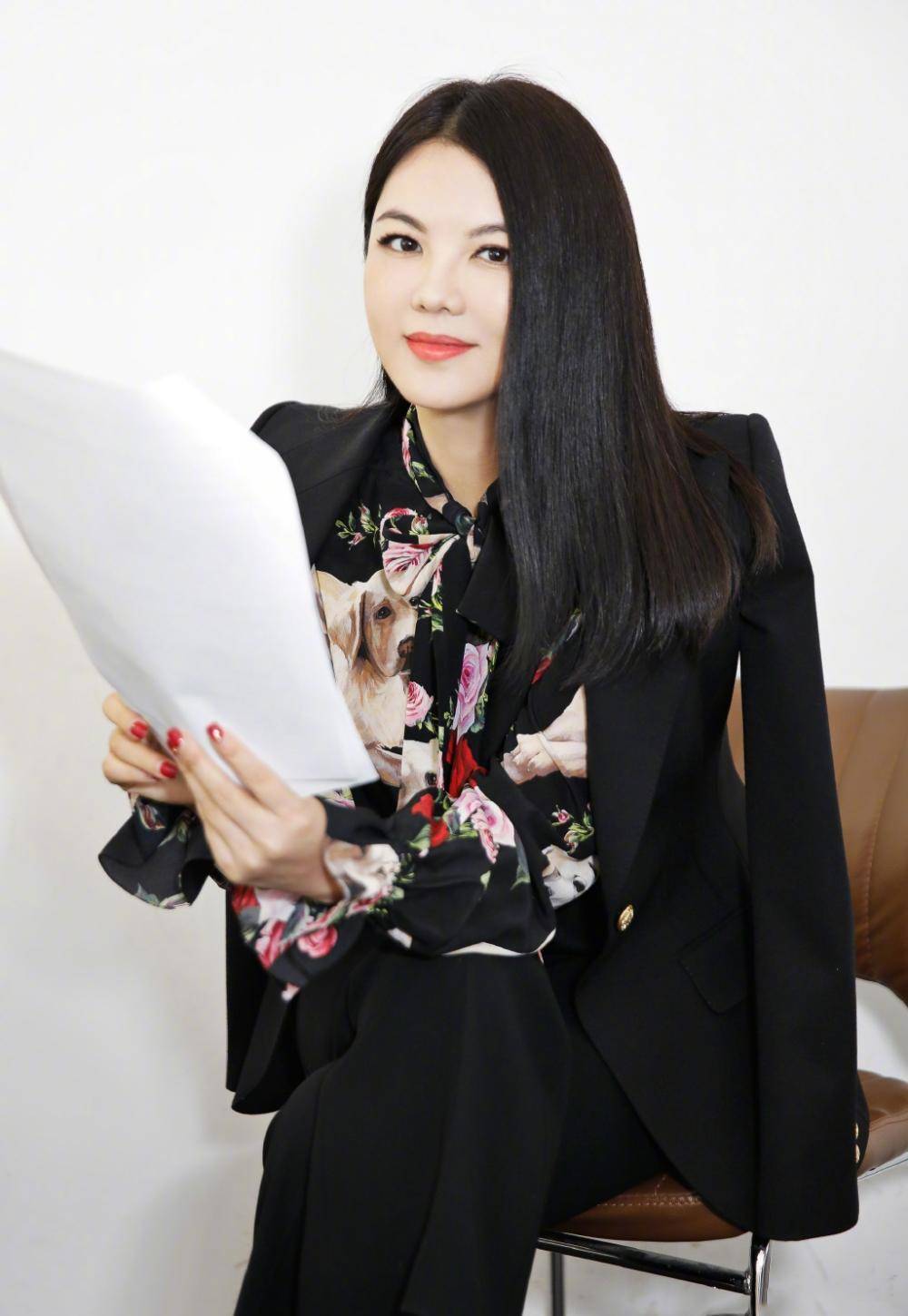 李湘当着众人说赵丽颖,现场鸦雀无声,却被颖宝一句话怼爆炸_袁姗姗