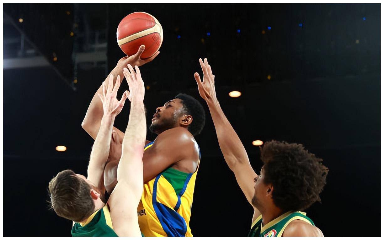 卡波克洛出生于1995年9月,现年27岁,身高206厘米,体重98公斤,臂展231