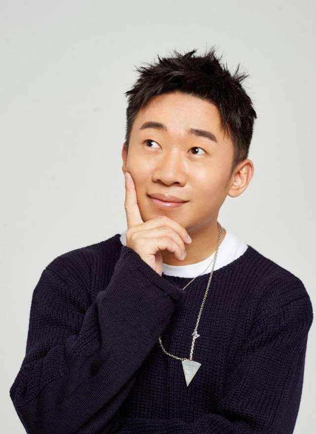 决定开始向喜剧演员发展,在走向喜剧的道路上,杨迪依旧没有走着靠普通