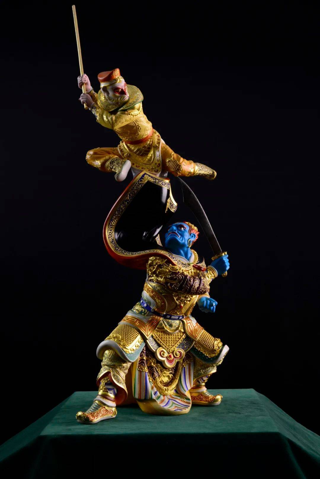 "真正使蔡氏漆线雕焕发生机的还是第十一代传承人和第十二代传承人