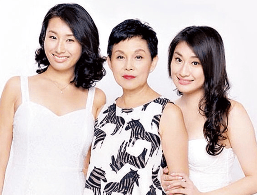 67岁李影当众亲吻小鲜肉不避嫌,曾与刘松仁相恋7年_感情_恩情_香港