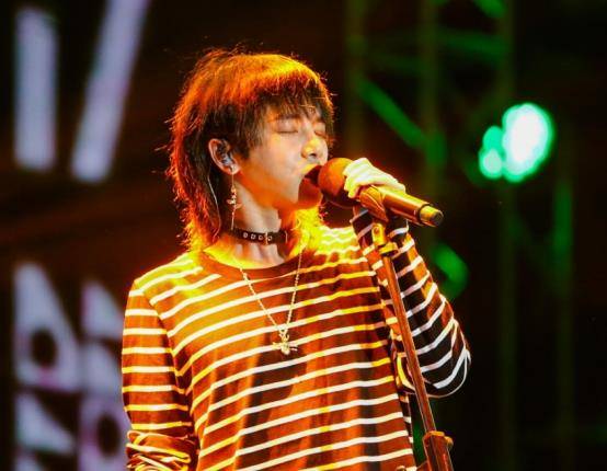 华晨宇已经失掉了路人好感口碑,事业心也已不在_脱粉_主业_歌迷