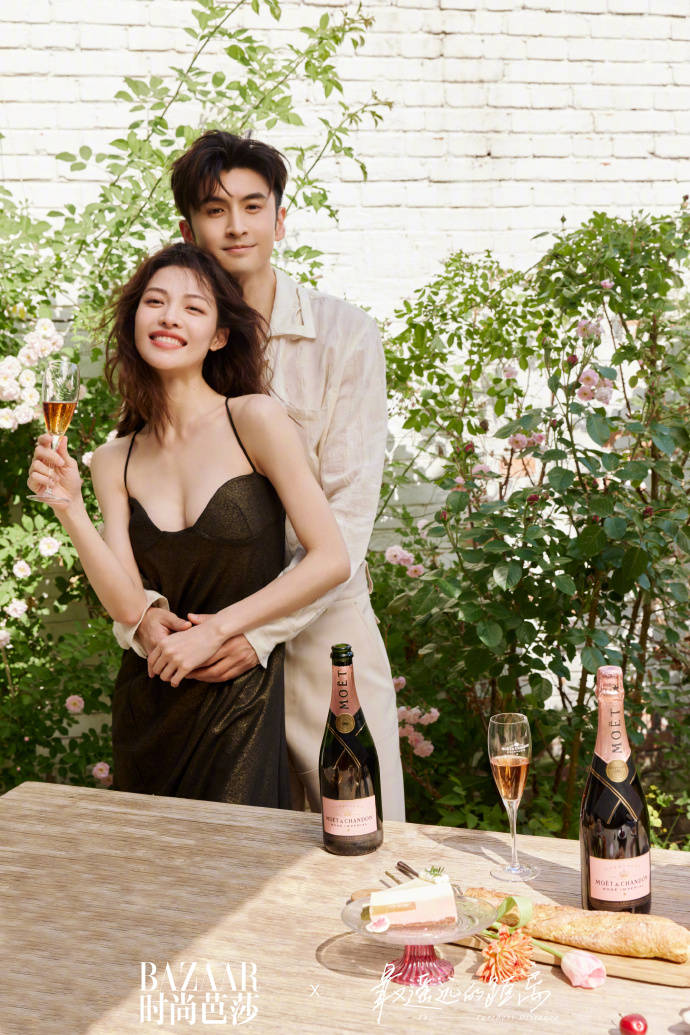 钟楚曦张云龙写真CP感超强！俊男美女魅力不可小觑_穿着_黑色_白色