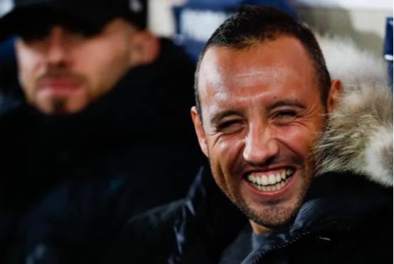 阿森纳英雄桑蒂·卡索拉以联赛最低工资签约童年俱乐部_奥维耶多