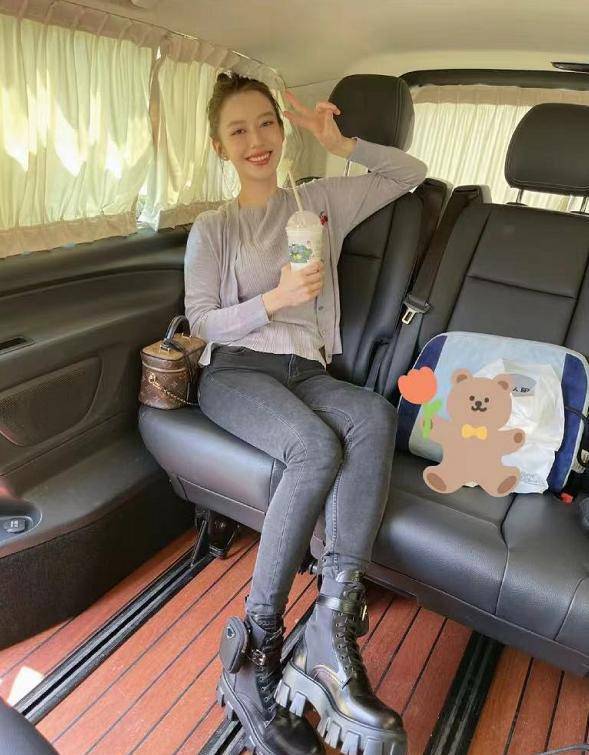 安以轩吉娜产后综艺首秀,两位辣妈同台比美,身材颜值不相上下_状态_生