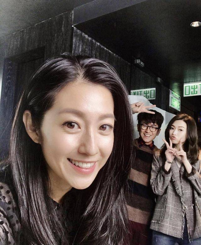 陈自瑶晒绝密照片为剧宣传,网友全部估错重点,陈自瑶:我太失败_黄翠如