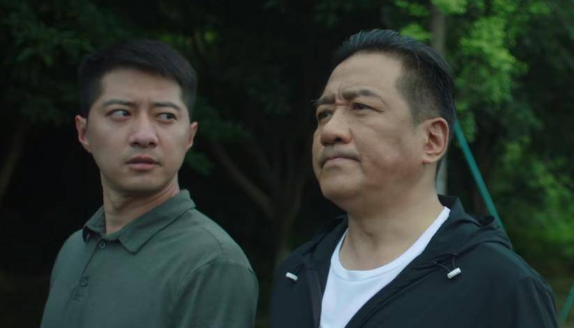 可他们不知道袁家诚回来前已经和三弟袁家良见过面了,袁家良还给大哥