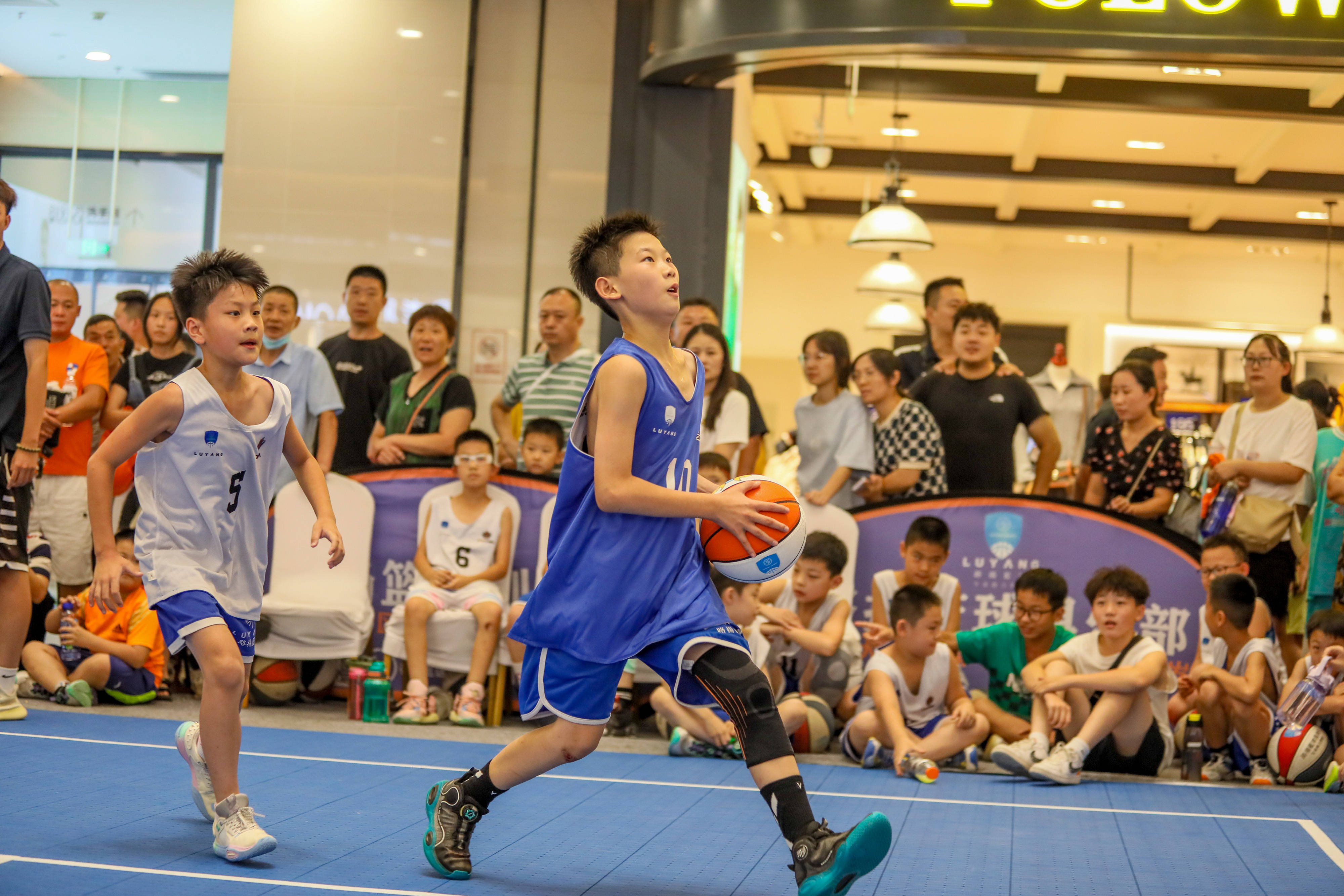 山东滕州:激情"篮"不住_比赛_青少年_篮球