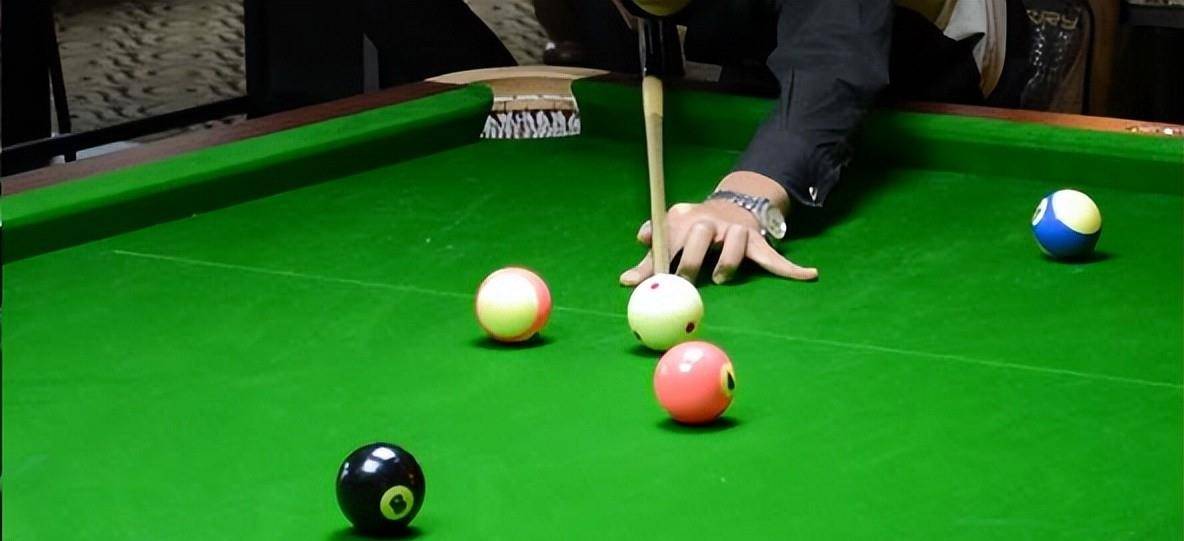 中式台球开球黑8进袋,合法击球者继续,否则交换球权_选手_图片_网络