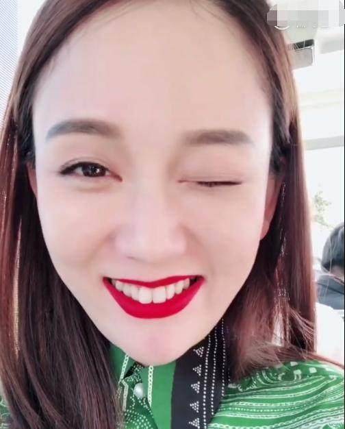 陈乔恩涂血红嘴唇吐舌头卖萌超高发际线吓坏网友_淡妆_风格_视频