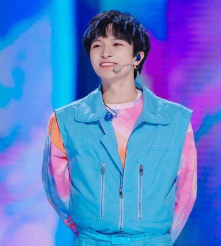 歌手"包装"有多狠,肖战不算啥, 周深真是"整容式"逆袭_声音_歌曲_获得