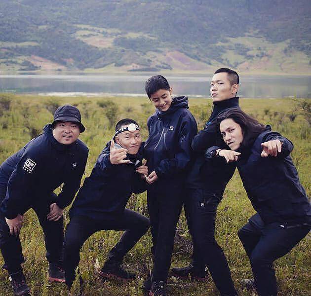 而在陈坤之后更新的ins中,直接发布了儿子陈尊佑的大头照,并写明"行者