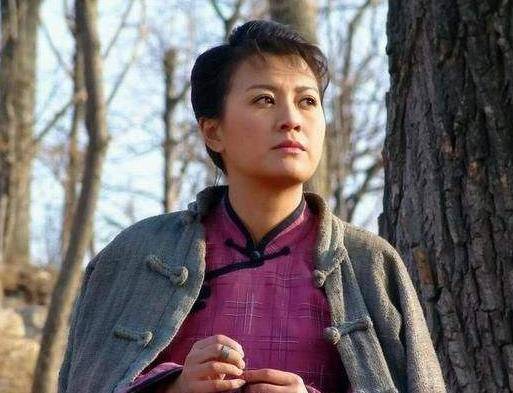 这时候,是他的前妻张瑞琪站出来制止了流言,是她告诉大家,"两人的感情