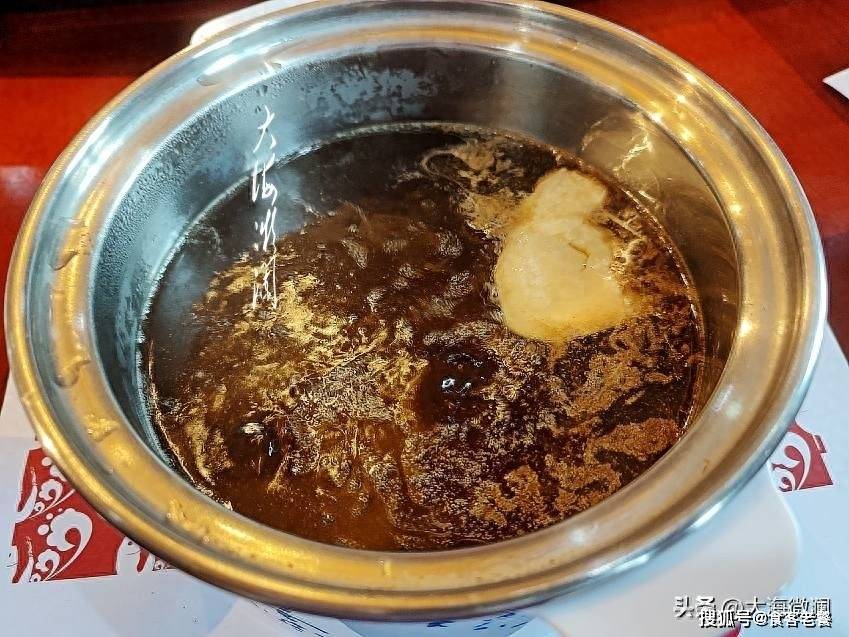 大草原旅游第一餐,草原火锅,牛羊猪肉全上,人均70贵不贵?