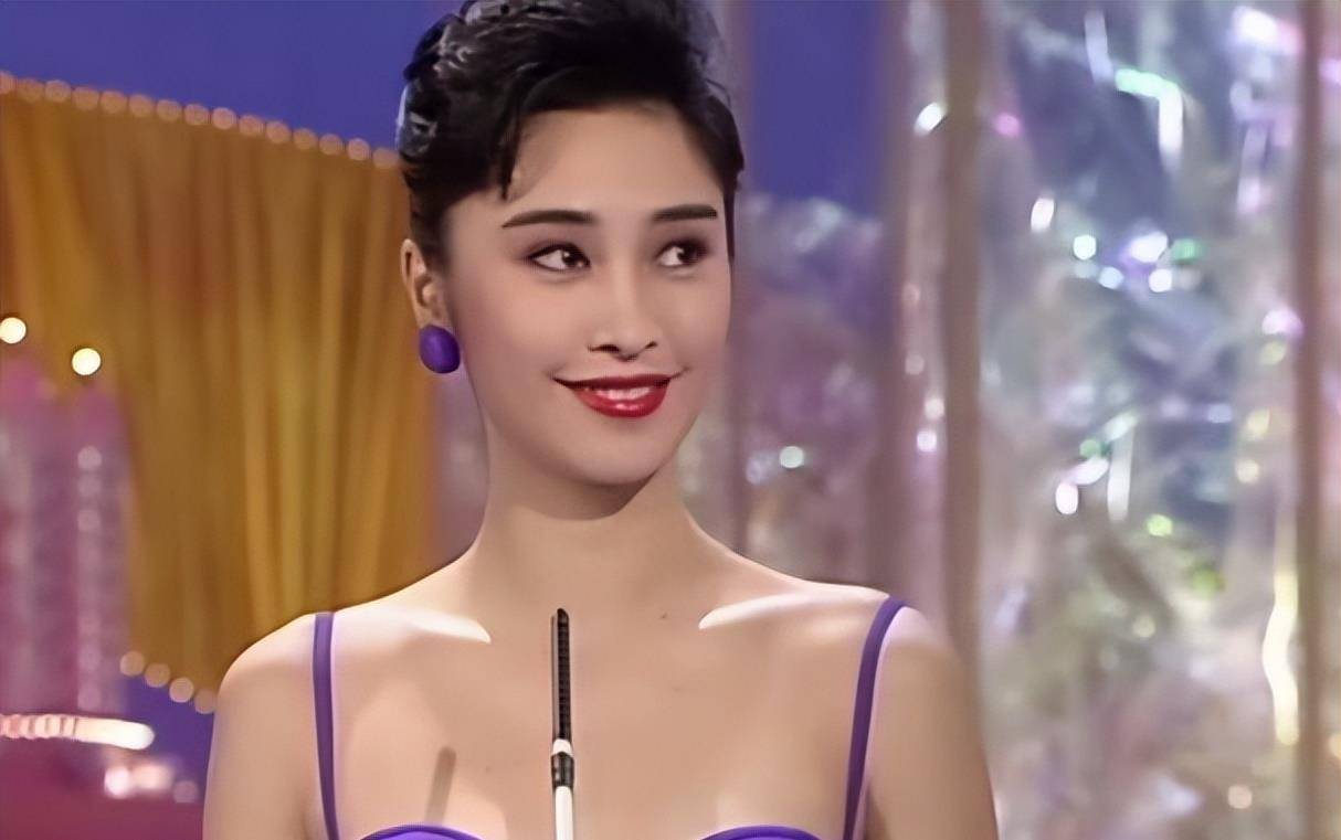 可以说,卢淑仪的美貌在香江得到了大众的广泛认可,自然也受到了很多爱