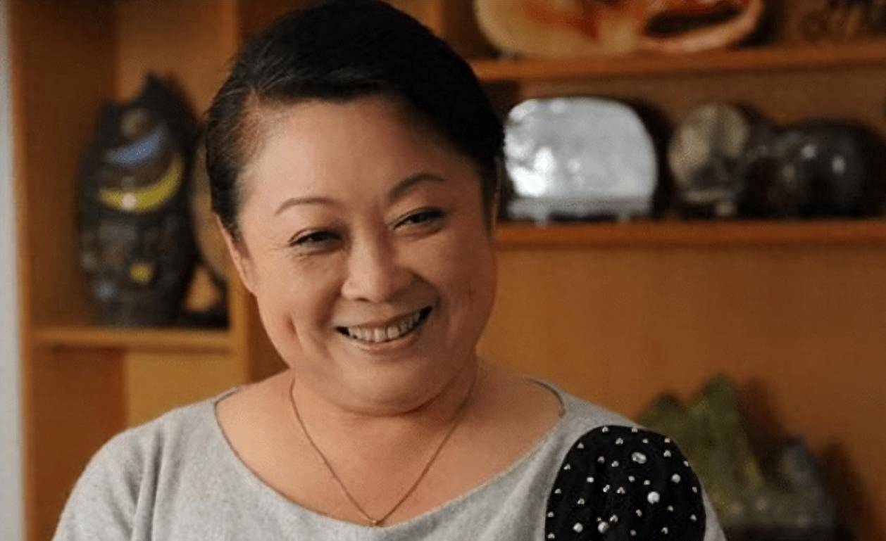 57岁女演员张海燕疑包养20岁男模,高调秀恩爱以"妈咪儿子"互称_王胜利