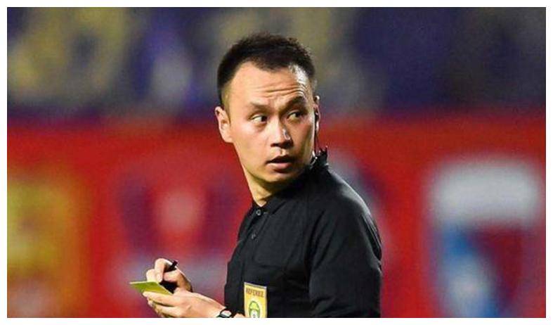 本场比赛的主裁是石振禄先生,var是王哲先生.