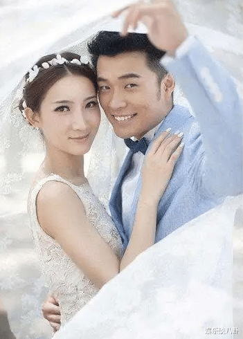 婚后陈赫带着女子参加综艺节目,之后,陈赫出了一本书,书的简介就是一