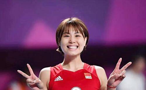惠若琪,王一梅等退役球员不用说太多,她们已经没有比赛任务,曾春蕾