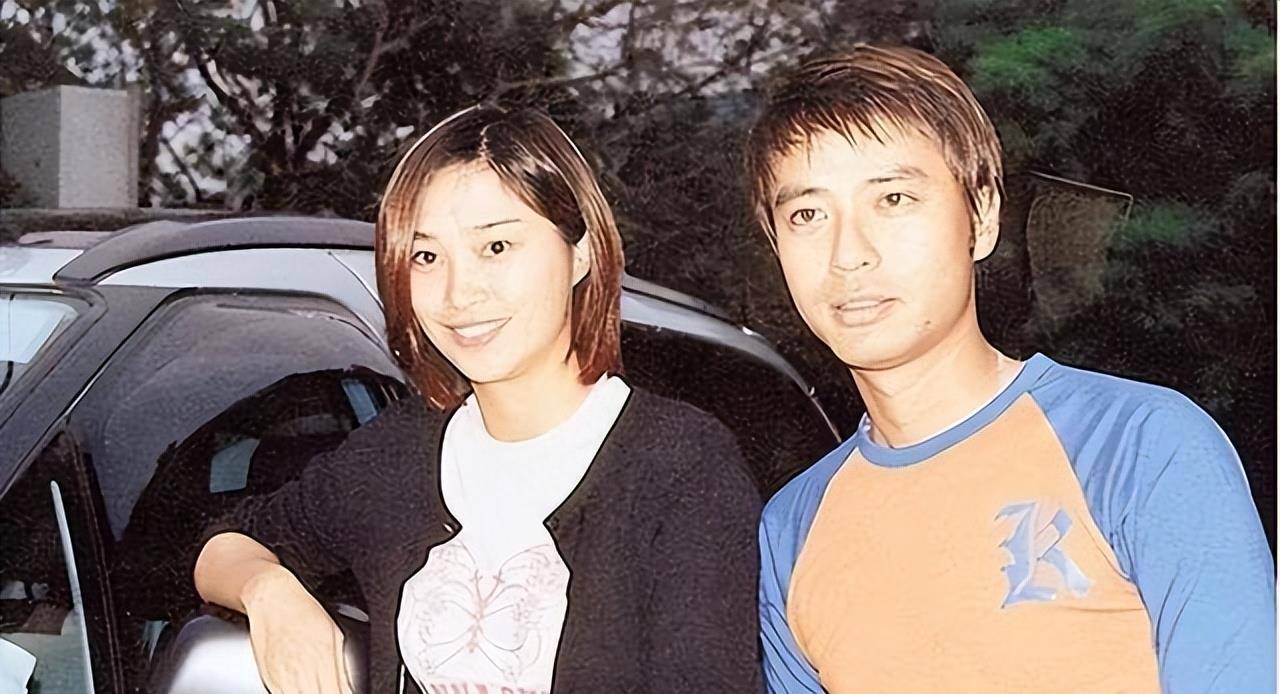 直到遇到了与周慧敏齐名的美女卢淑仪,他才重新找回了激情和活力.