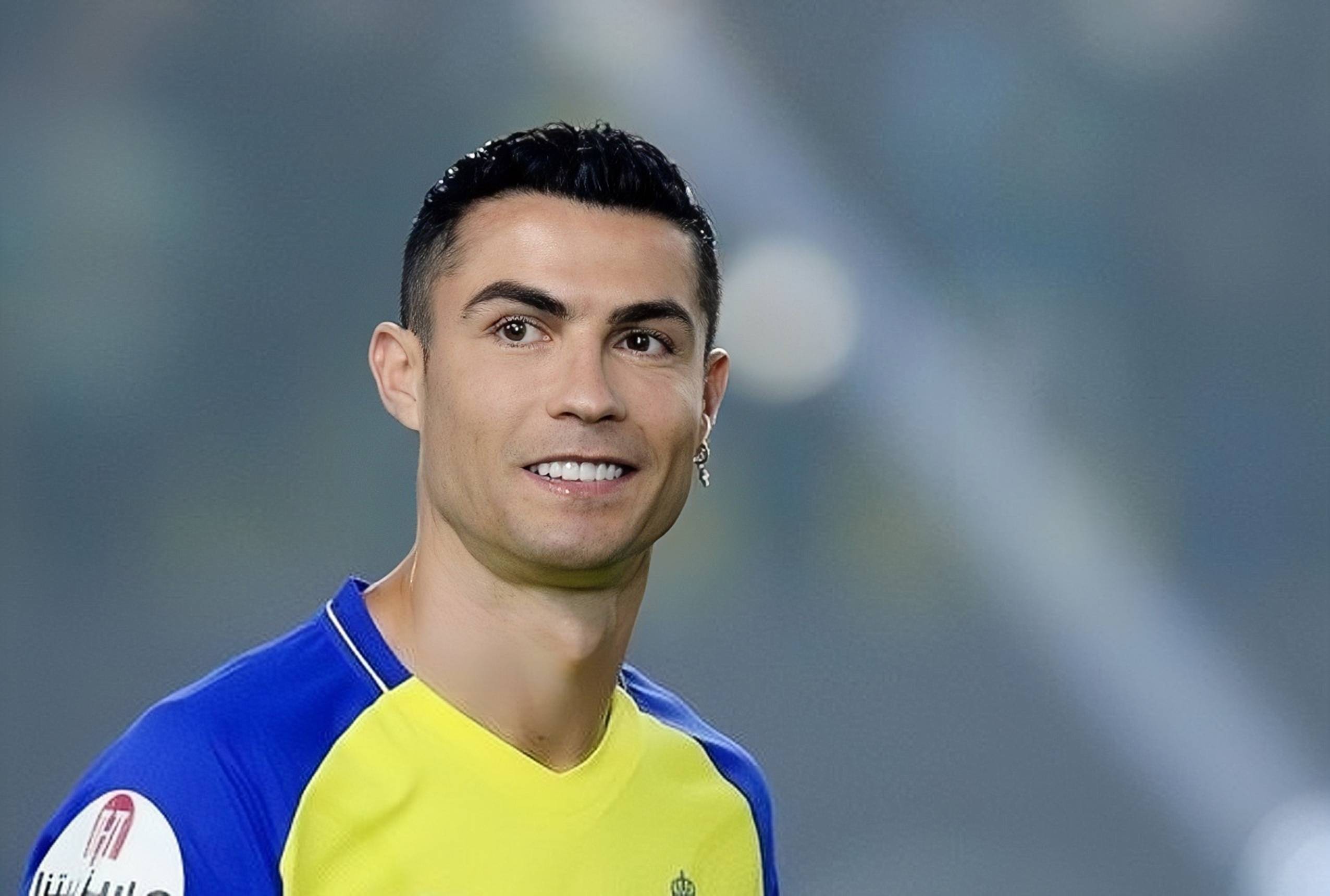 绝了 伊莲娜和布雷迪同住一家酒店,超模身材傲人,c罗不高兴_球迷_足球