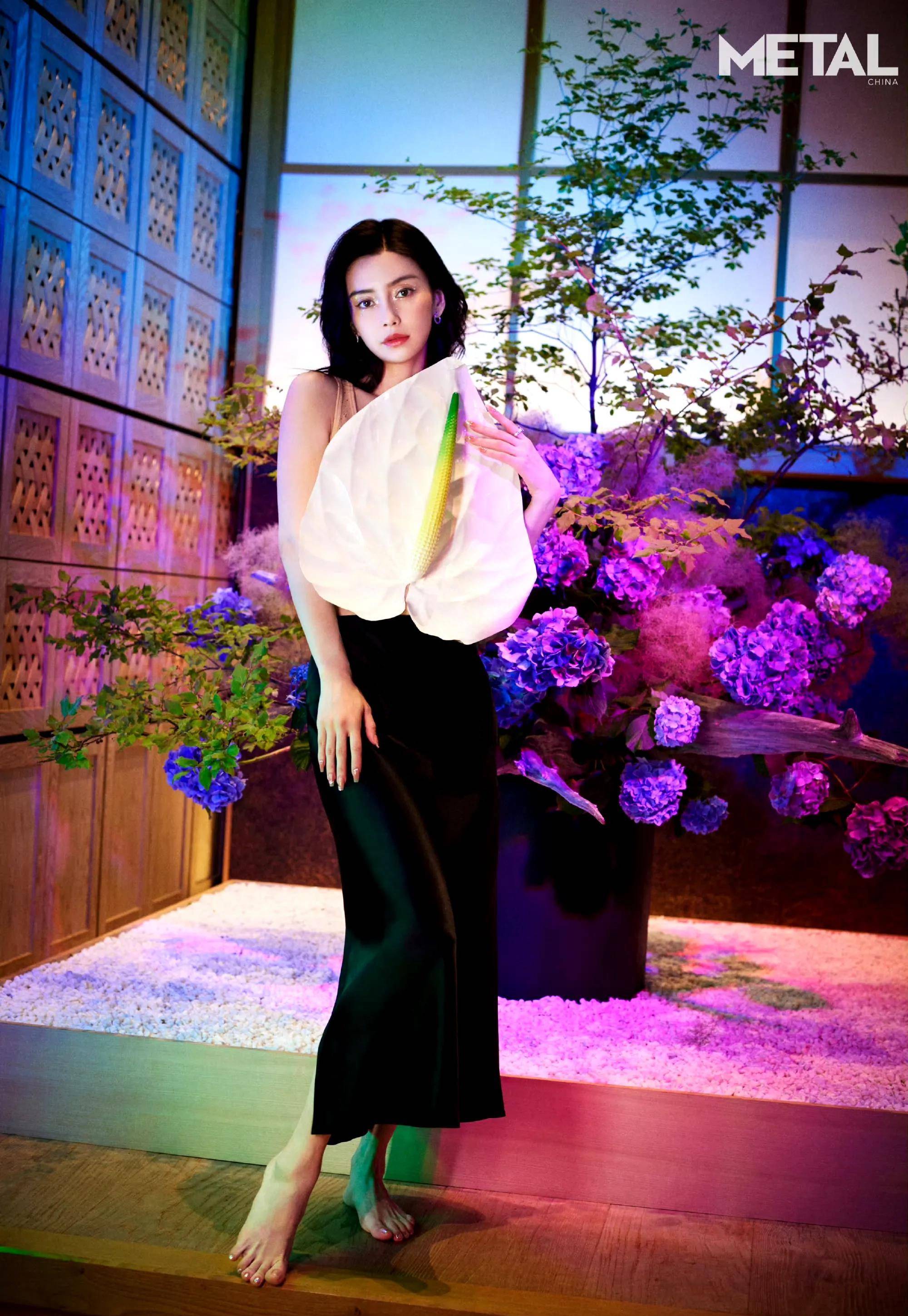 angelababy 出镜《metal》中文版两周年纪念刊双封面,水蓝人鱼妆容