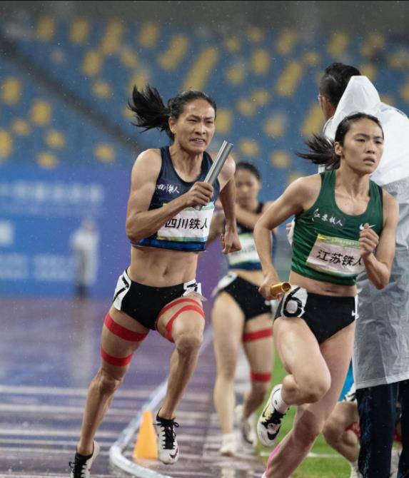 狂奔50米逆转夺冠,北体博尔特杨会珍,400米不减速堪比范尼凯克_比赛