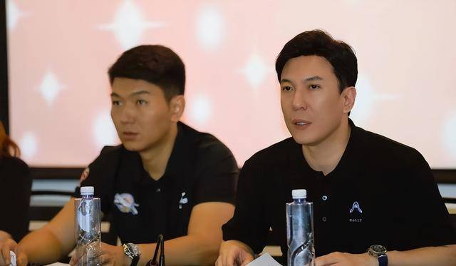 男篮正式签约1米83后卫,打造豪华阵容冲击cba总冠军_琼斯_特莱斯_赵睿