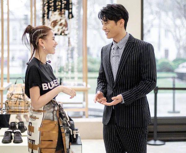 窦骁承认恋情,女友真实身份曝光,微信情侣头像好甜!_互动_何超莲_女子