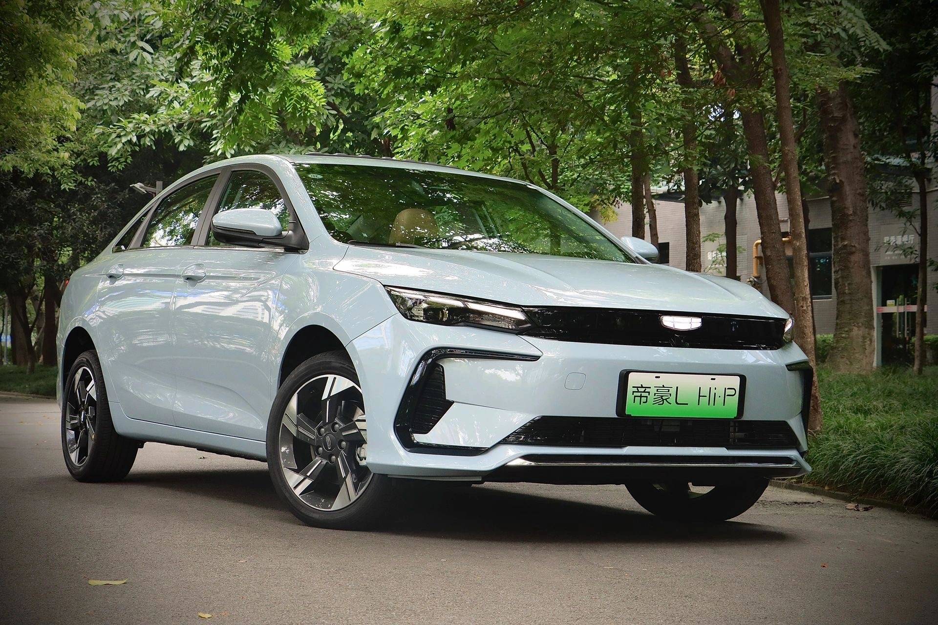 帝豪L HiP冠军版实车到店 317马力和3.8L油耗 帝豪L HiP冠军版实车到店 317马力和3.8L油耗