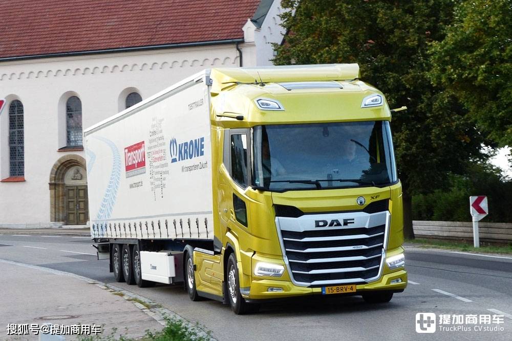 油耗超低,配电子后视镜的达夫xf牵引车实拍_搜狐汽车_搜狐网